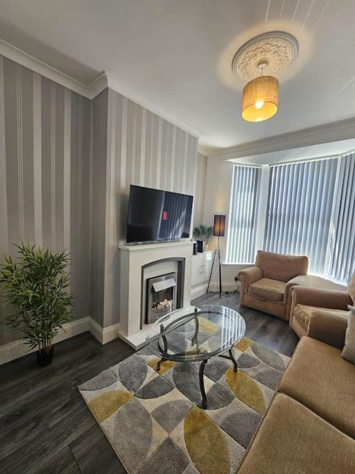 Centre - Comfy 6 Beds - Up To 30 Percent Off - Contractors Delight Apartment
